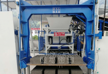 人行道步道磚機(jī)：技術(shù)猿為您解析傳輸設(shè)備撒料原因！